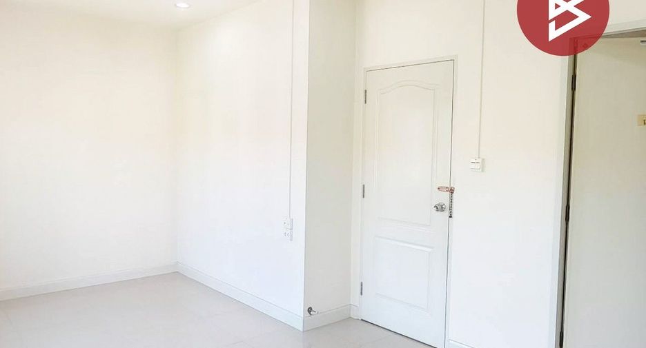 For sale 3 bedrooms townhouse in Lat Krabang, Bangkok