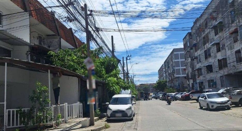 出售 6 卧室 联排别墅 在 Mueang Samut Prakan, Samut Prakan