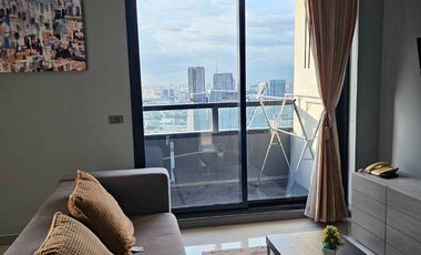 For rent 2 bedrooms condo in Bang Rak, Bangkok