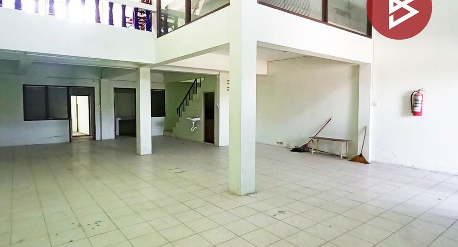 For sale 4 bedrooms retail Space in Phayuha Khiri, Nakhon Sawan