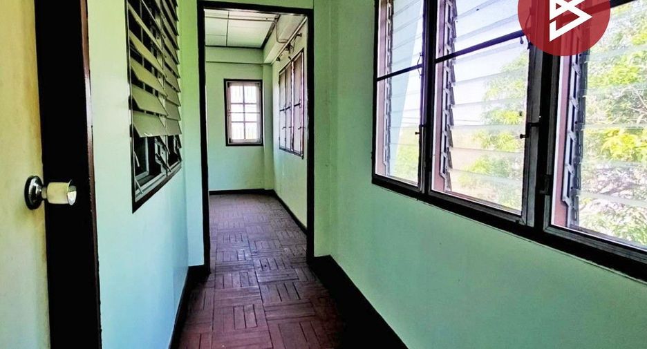 For sale 4 bedrooms retail Space in Phayuha Khiri, Nakhon Sawan