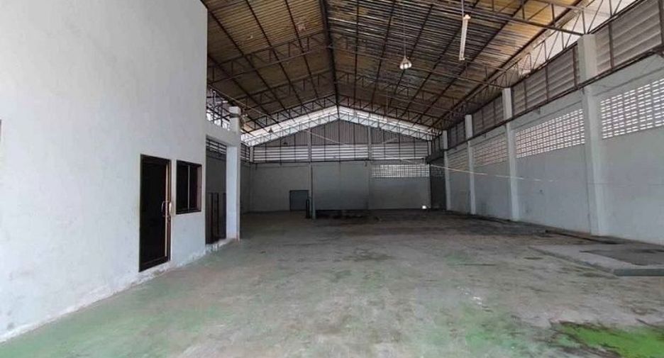 For rent 2 bedrooms warehouse in Mueang Chachoengsao, Chachoengsao