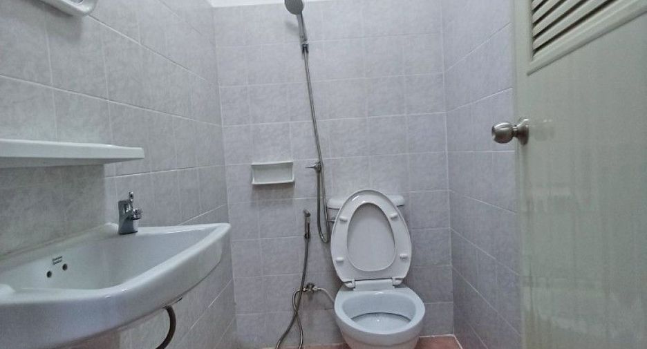 For sale 2 bedrooms townhouse in Lat Lum Kaeo, Pathum Thani