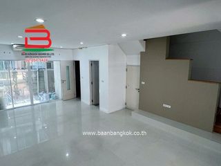 Casa adosada en venta de 3 habitaciones en Chatuchak, Bangkok