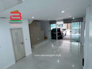 Casa adosada en venta de 3 habitaciones en Chatuchak, Bangkok