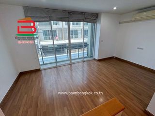 Casa adosada en venta de 3 habitaciones en Chatuchak, Bangkok