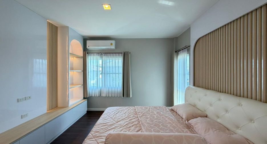 For rent 4 bedrooms villa in Mueang Phuket, Phuket