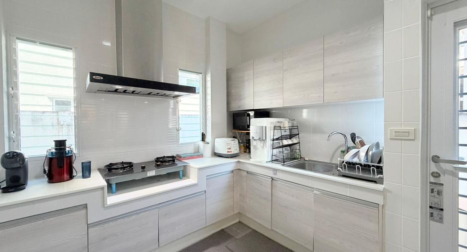 For rent 4 bedrooms villa in Mueang Phuket, Phuket