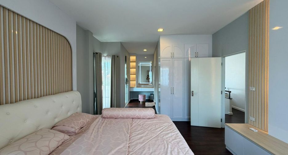 For rent 4 bedrooms villa in Mueang Phuket, Phuket