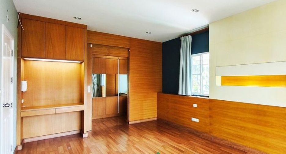 For sale 3 bedrooms house in Prawet, Bangkok