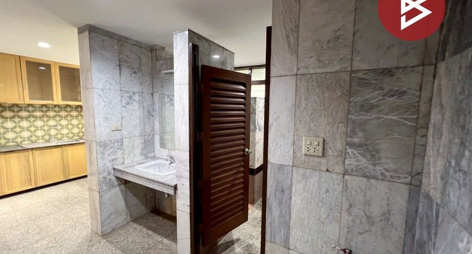 For sale 2 bedrooms townhouse in Bangkok Noi, Bangkok
