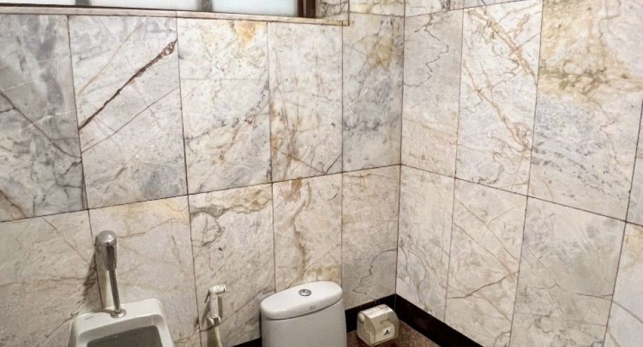 For sale 2 bedrooms townhouse in Bangkok Noi, Bangkok