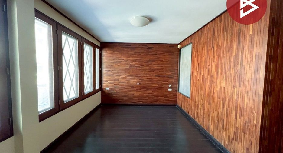 For sale 2 bedrooms townhouse in Bangkok Noi, Bangkok