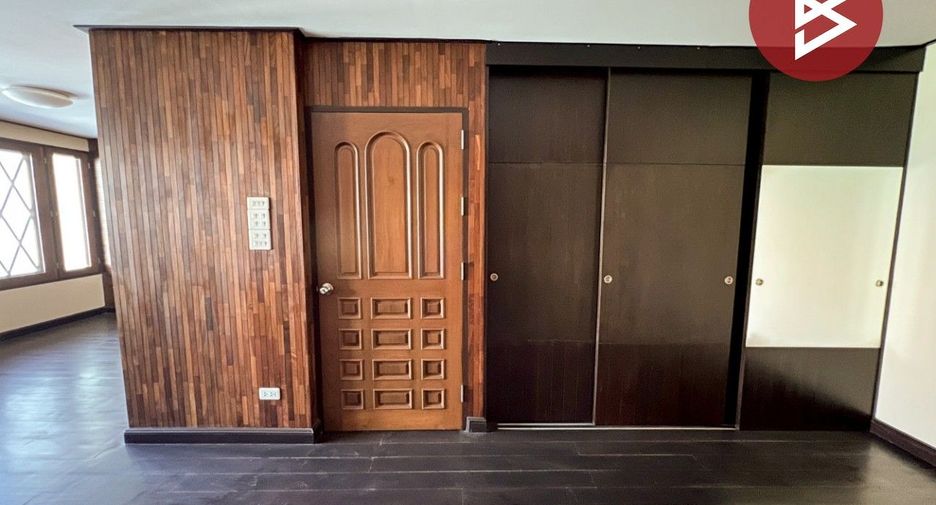 For sale 2 bedrooms townhouse in Bangkok Noi, Bangkok