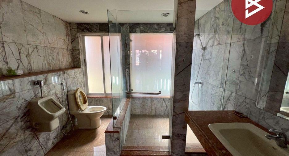 For sale 2 bedrooms townhouse in Bangkok Noi, Bangkok