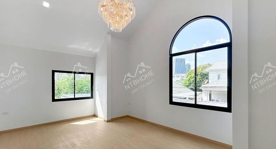 Casa en venta de 4 habitaciones en Pak Kret, Nonthaburi