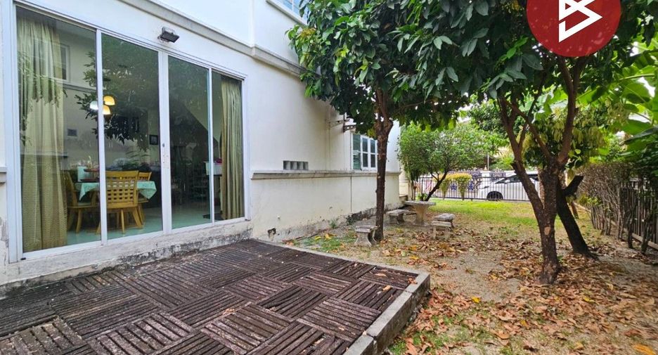 For sale 3 ベッドルーム house in Phra Khanong, Bangkok