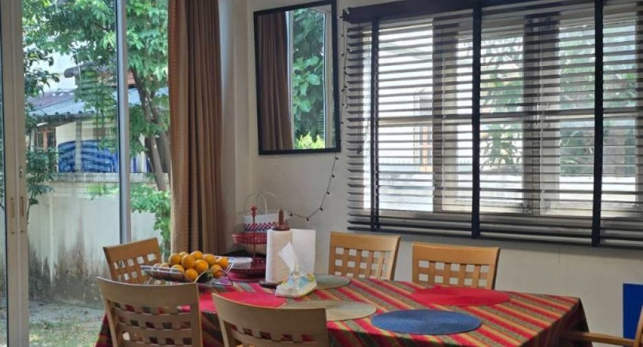 For sale 3 ベッドルーム house in Phra Khanong, Bangkok