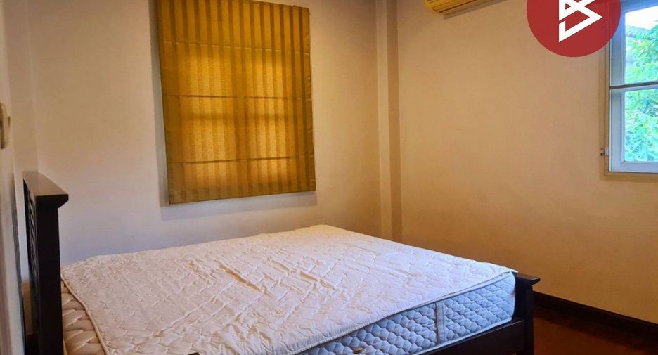 For sale 3 ベッドルーム house in Phra Khanong, Bangkok