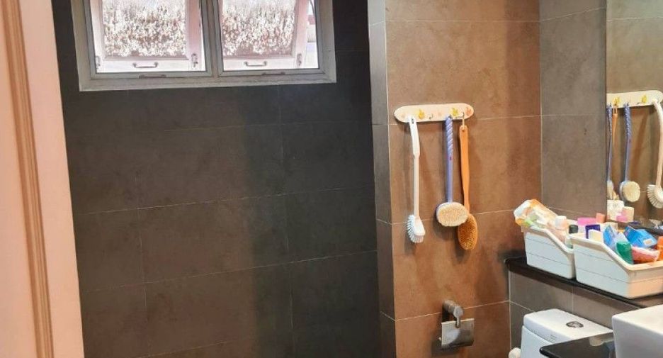 For sale 3 ベッドルーム house in Phra Khanong, Bangkok