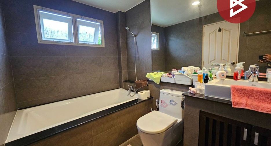 For sale 3 ベッドルーム house in Phra Khanong, Bangkok