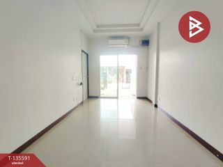 Casa adosada en venta de 2 habitaciones en Krathum Baen, Samut Sakhon