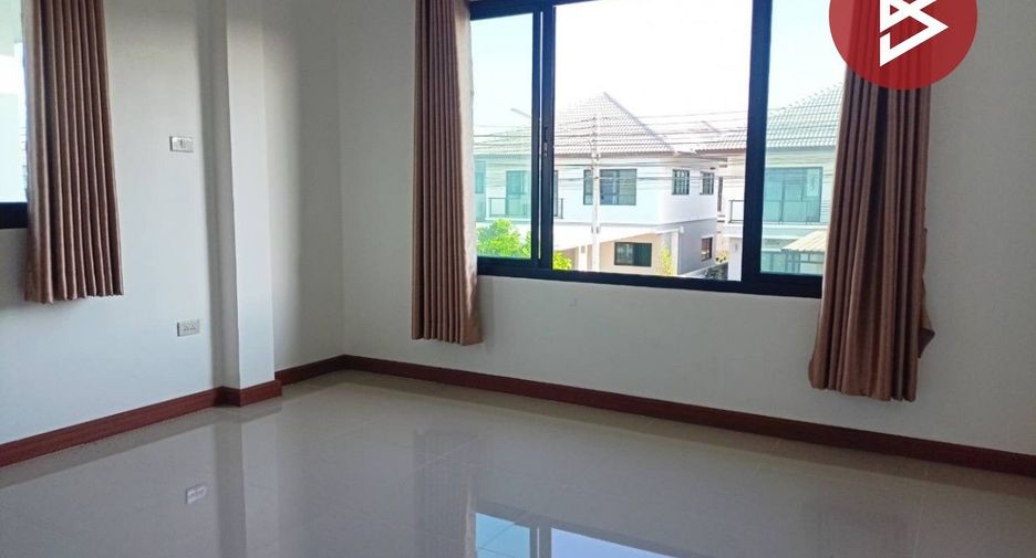 For sale 4 bedrooms house in Mueang Nakhon Sawan, Nakhon Sawan