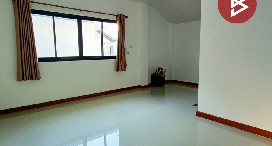 For sale 4 bedrooms house in Mueang Nakhon Sawan, Nakhon Sawan