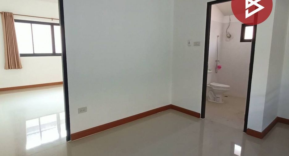For sale 4 bedrooms house in Mueang Nakhon Sawan, Nakhon Sawan