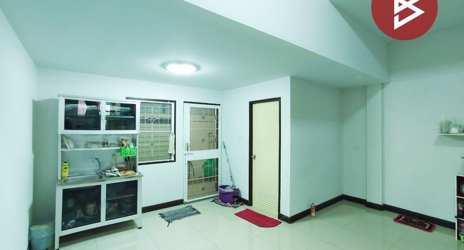 À vendre 3 chambres maison de ville à Sam Phran, Nakhon Pathom