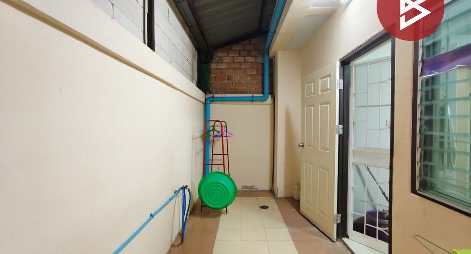 À vendre 3 chambres maison de ville à Sam Phran, Nakhon Pathom