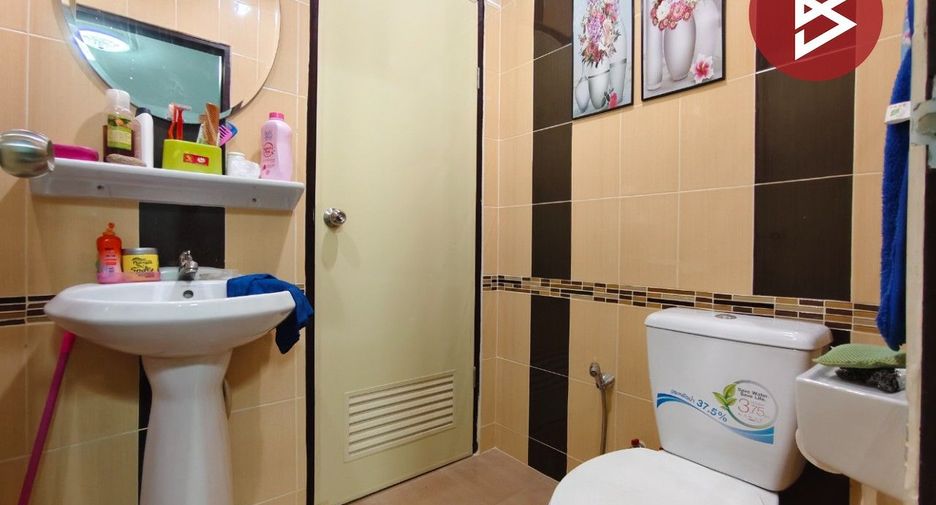 À vendre 3 chambres maison de ville à Sam Phran, Nakhon Pathom