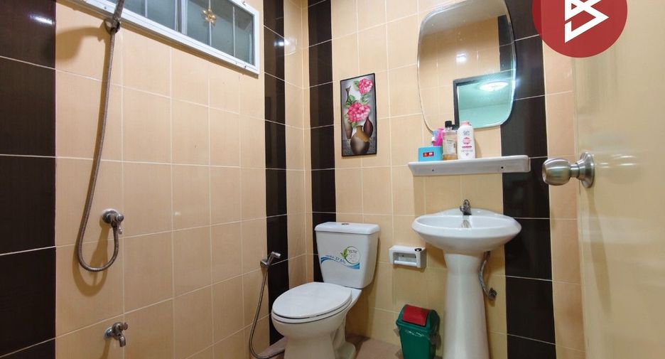 À vendre 3 chambres maison de ville à Sam Phran, Nakhon Pathom