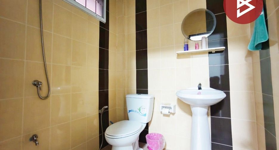 À vendre 3 chambres maison de ville à Sam Phran, Nakhon Pathom