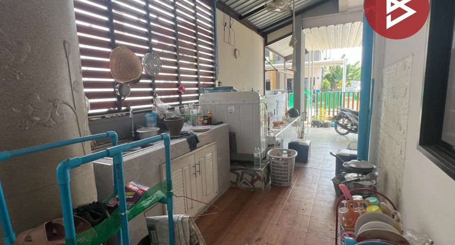 À vendre 2 chambres maison de ville à Phan Thong, Chonburi