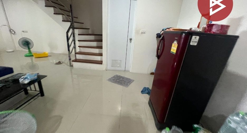 À vendre 2 chambres maison de ville à Phan Thong, Chonburi