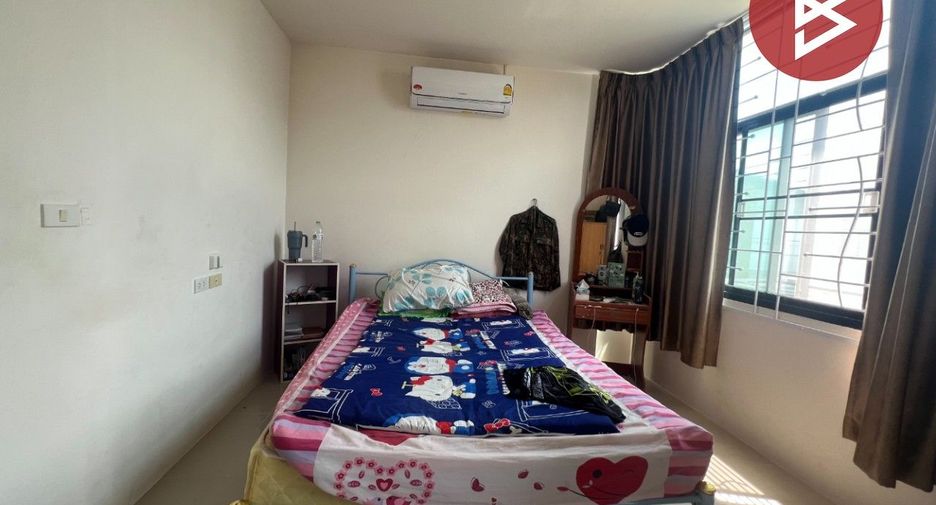 À vendre 2 chambres maison de ville à Phan Thong, Chonburi