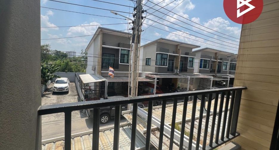 À vendre 2 chambres maison de ville à Phan Thong, Chonburi