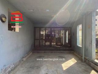 Продажа 4 спальни таунхаус в Щанг Тхонгланг, Бангкок