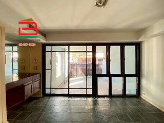 Продажа 4 спальни таунхаус в Щанг Тхонгланг, Бангкок