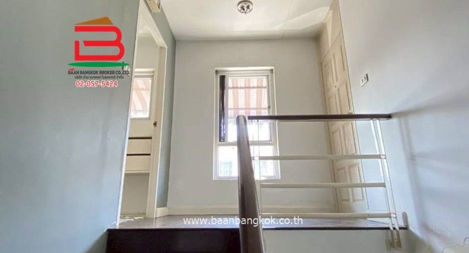 For sale 4 bedrooms townhouse in Wang Thonglang, Bangkok