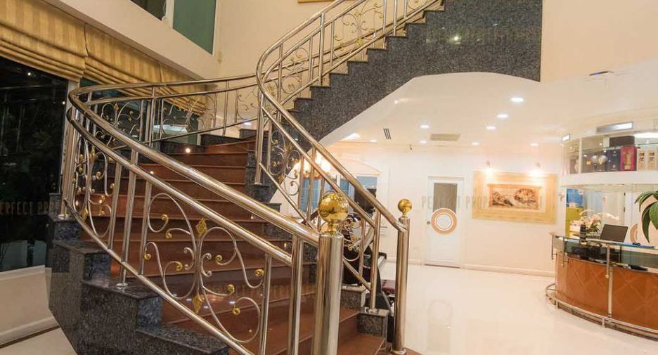 Villa zum Kauf mit 4 Zimmer in Bang Kapi, Bangkok
