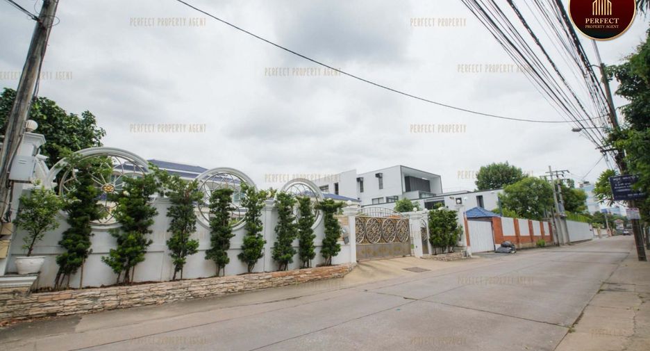 Villa zum Kauf mit 4 Zimmer in Bang Kapi, Bangkok
