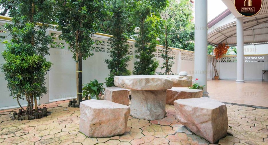 Villa zum Kauf mit 4 Zimmer in Bang Kapi, Bangkok
