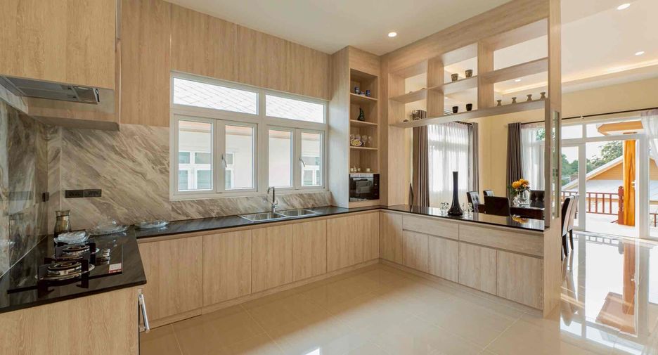For rent 3 bedrooms villa in Bang Lamung, Chonburi