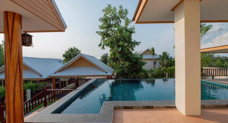 For rent 3 bedrooms villa in Bang Lamung, Chonburi