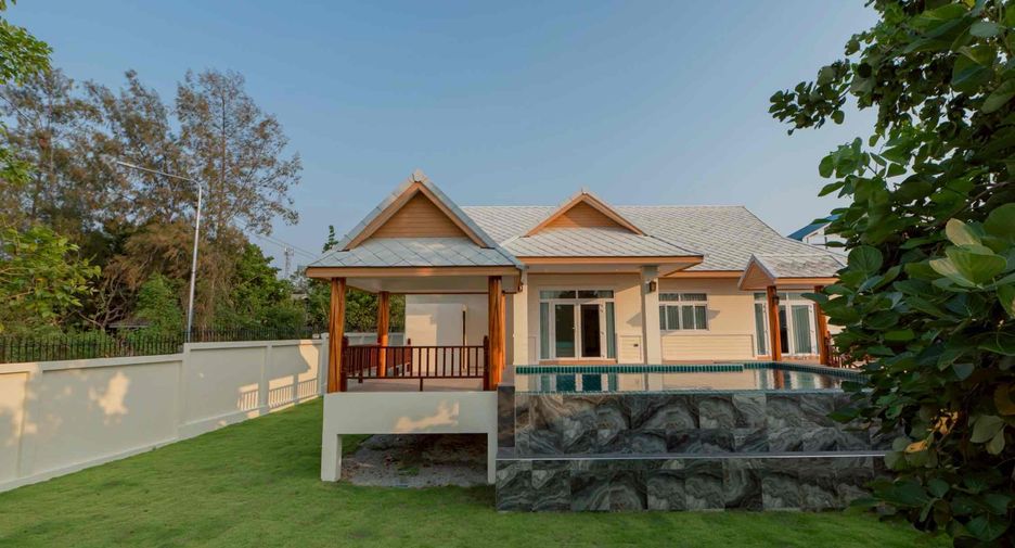 For rent 3 bedrooms villa in Bang Lamung, Chonburi