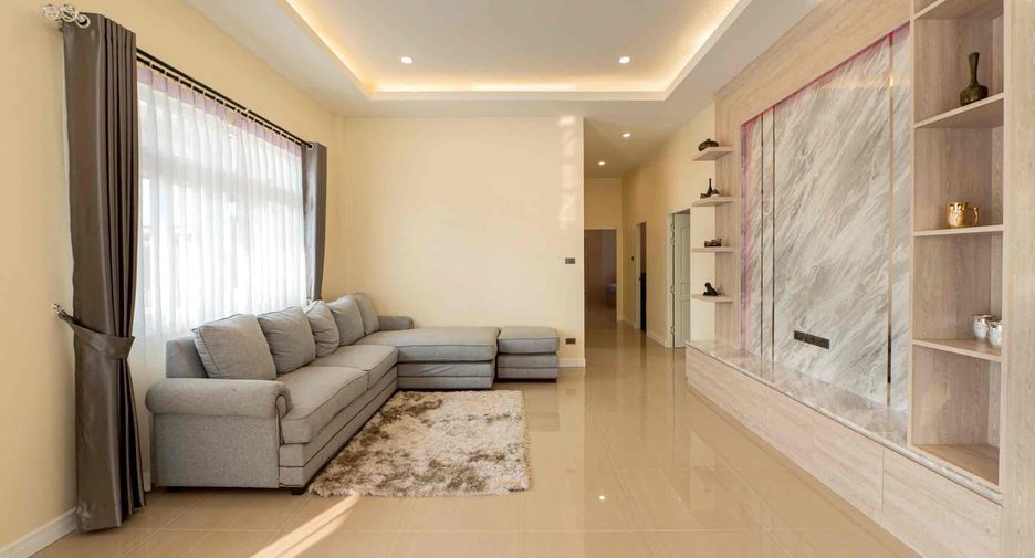 For rent 3 bedrooms villa in Bang Lamung, Chonburi