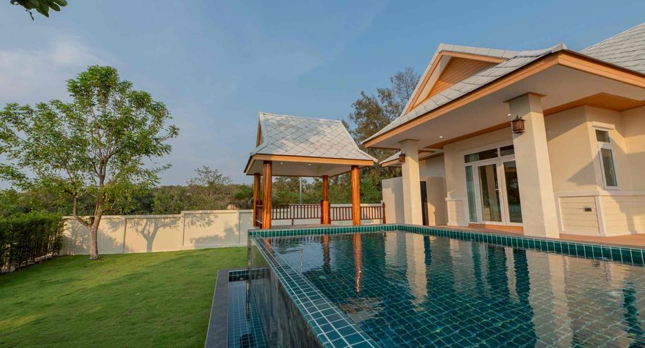 For rent 3 bedrooms villa in Bang Lamung, Chonburi