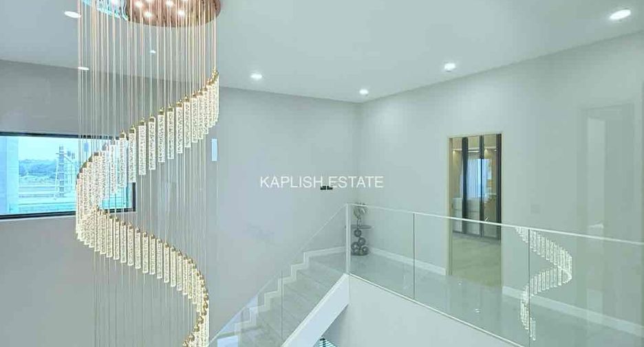 For sale 4 bedrooms villa in Bang Lamung, Chonburi